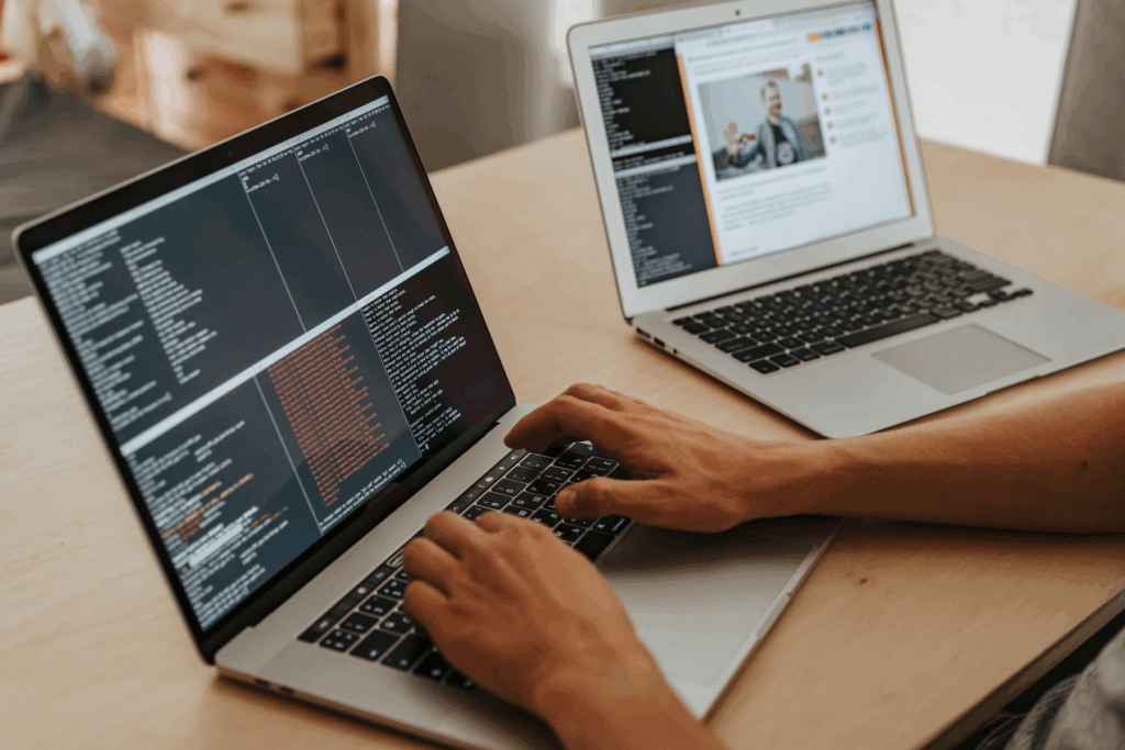 大学生の副業として安定しているのがプログラミング