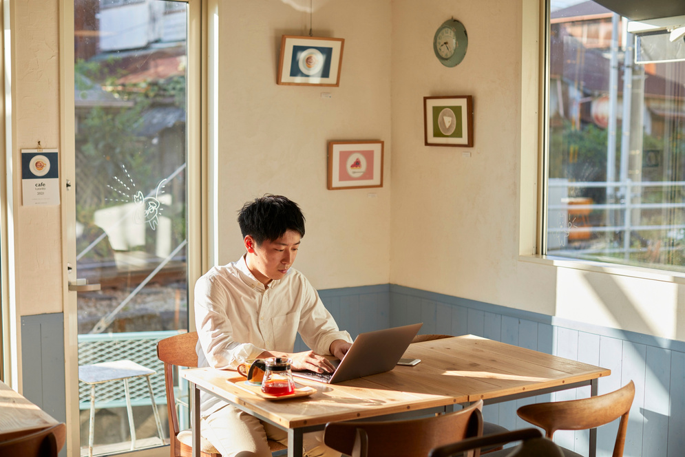 大学生が副業する場所はcafeが多い