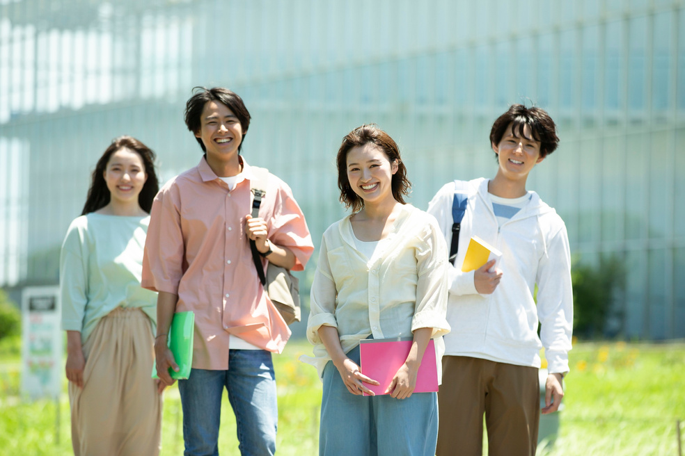 学生は副業で月1万円程度稼ぐ人が増えている